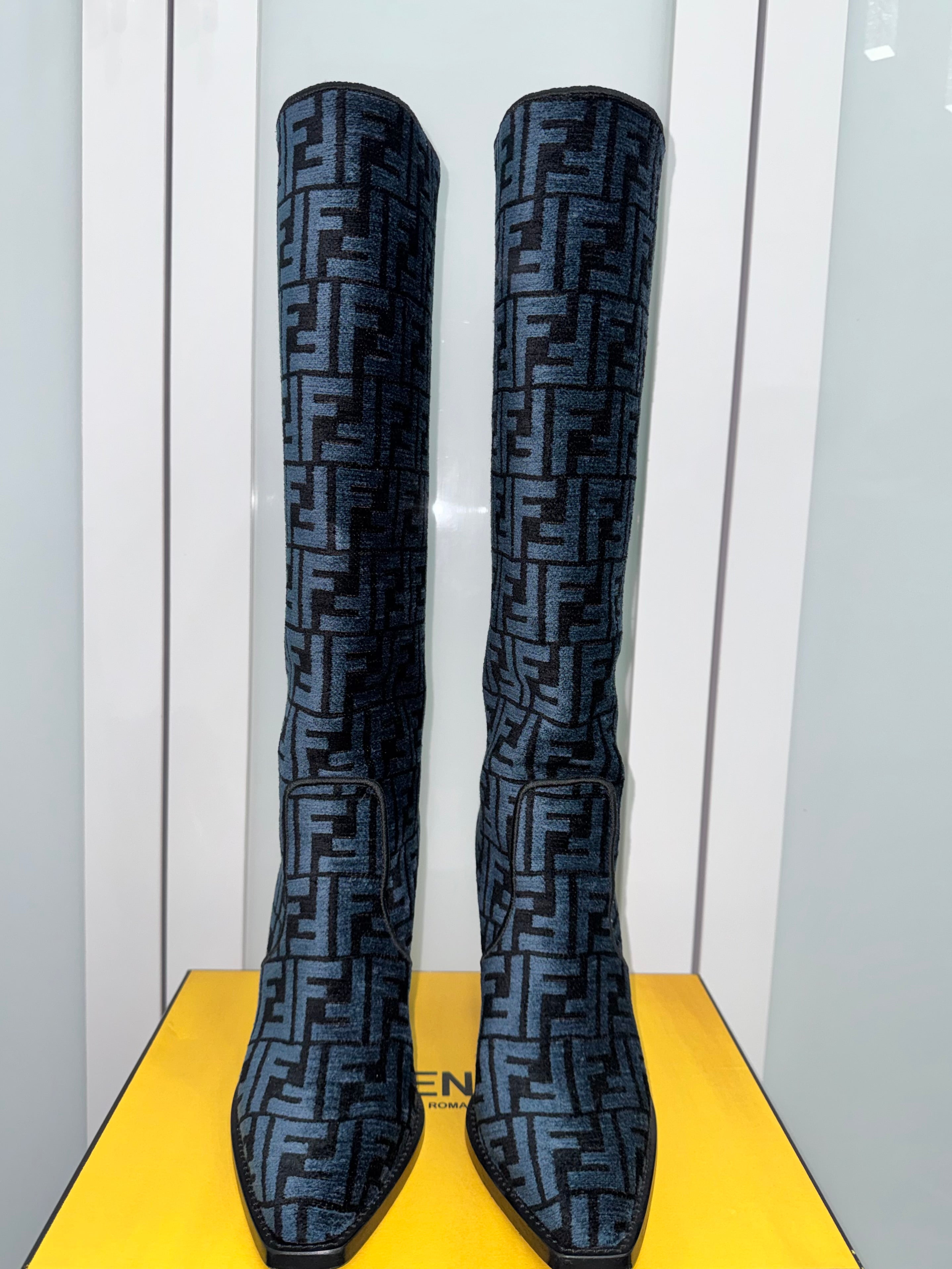 Fendi Zuccu mini bag and boots (38.5)